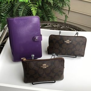 🎀 (3) Display stands prop items for viewing